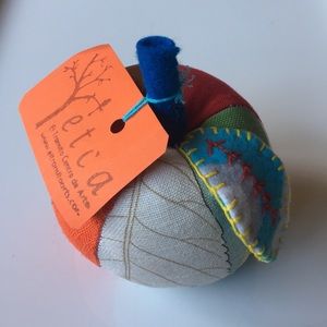 One pumpkin push pin 🧶🧵